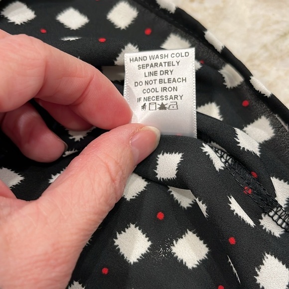 NEW Pleione | Sleeveless Tunic Blouse | Black & White with Red Accents | Small - Picture 8 of 12